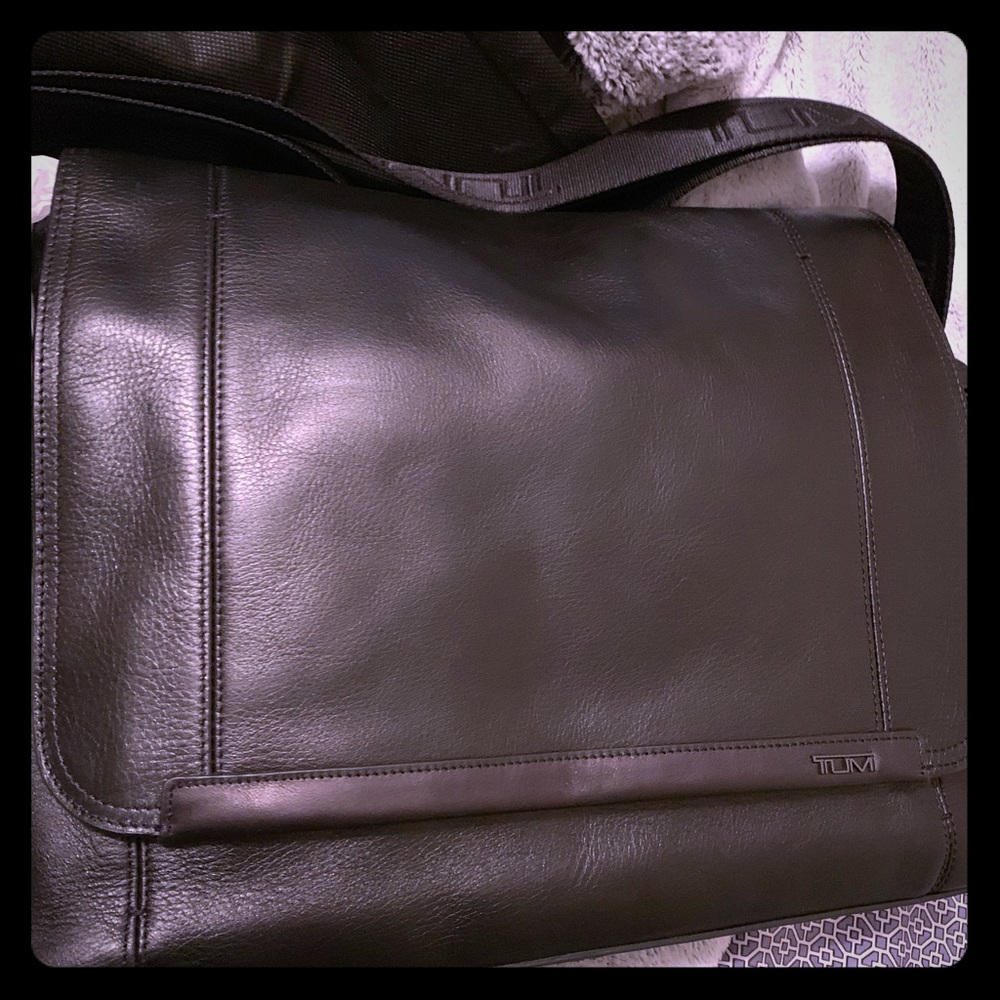 Tumi Verona flap messenger